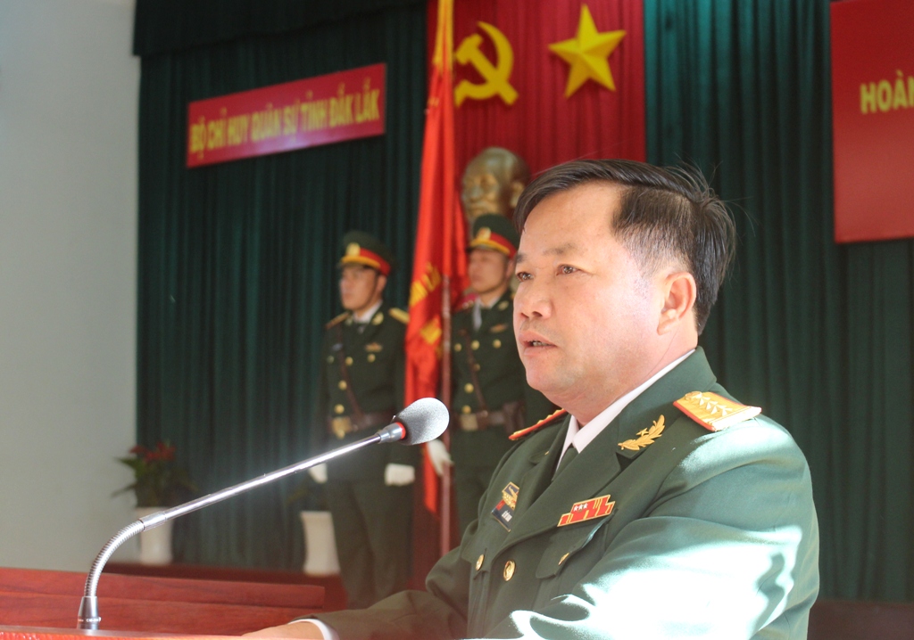 Đại tá Lê Mỹ Danh, Phó Chỉ huy trưởng, Tham mưu trưởng Bộ Chỉ huy Quân sự tỉnh phát biểu tại buổi lễ
