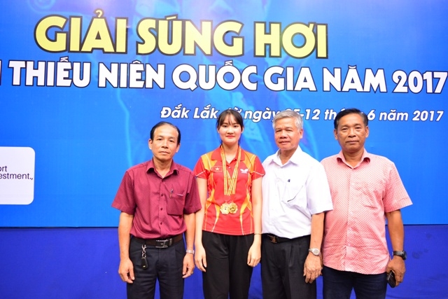 Xạ thủ Phạm Thị Thanh Hiền đoạt 2 Huy chương Vàng Giải súng hơi thanh thiếu niên quốc gia. 