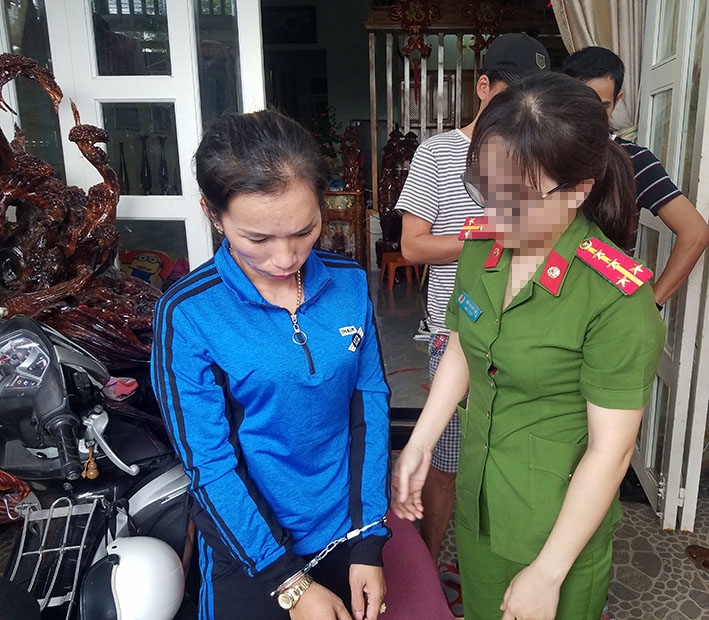 Đội CSĐT tội phạm về ma túy Công an TP. Buôn Ma Thuột bắt đối tượng Trần Thị Tường vi.