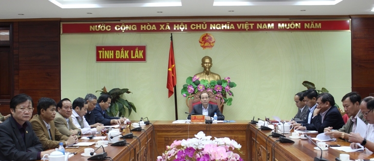 Chủ tịch UBND tỉnh Phạm Ngọc Nghị chủ trì hội nghị tại điểm cầu Đắk Lắk.