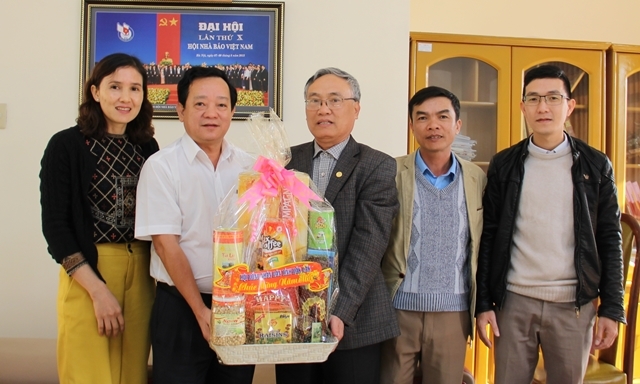 Phó Chủ tịch Thường trực HĐND tỉnh Trần Vĩnh Cảnh thăm, chúc mừng Tết Báo Đắk Lắk