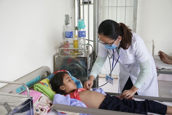 Một bệnh nhân bị lao xương khớp đang điều trị tại Bệnh viện Lao và bệnh Phổi Đắk Lắk. 