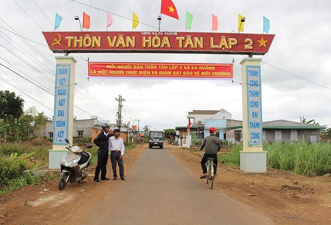 Đường vào thôn văn hóa Tân Lập 2, xã Ea Kuăng (huyện Krông Pắc).  