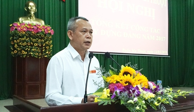 Phó Bí thư Thành ủy Buôn Ma Thuột Nay Phi La phát biểu tại hội nghị.