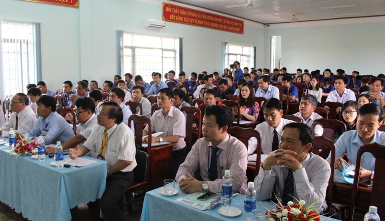 Các đại biểu tham dự Lễ khai mạc hội giảng.