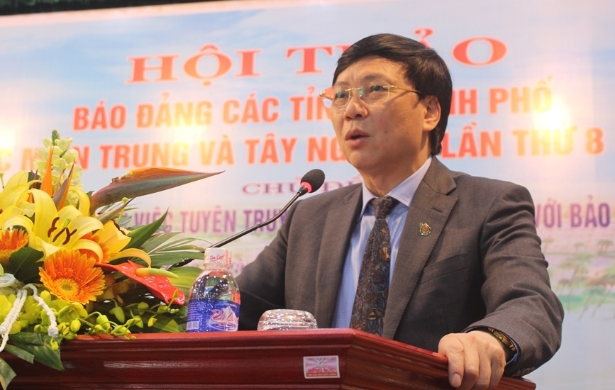 Phó Chủ tịch Thường trực Hội Nhà báo Việt Nam Hồ Quang Lợi phát biểu tại hội thảo