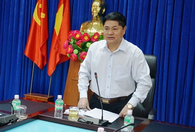 Phó Bí thư Thường trực Tỉnh ủy Phạm Minh Tấn phát biểu tại cuộc họp.