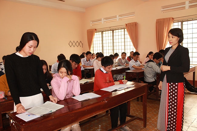 Cô Phan Thị Thúy, giáo viên Trường THPT Lê Quý Đôn (TP. Buôn Ma Thuột) luôn phát huy tính chủ động  của học sinh trong giờ học môn Lịch sử.   