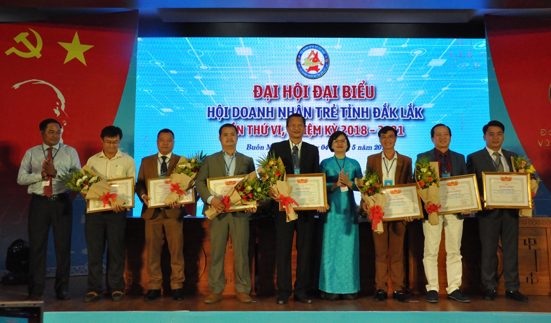 Các cá nhân nhận Bằng khen của Trung ương Hội Liên hiệp thanh niên Việt Nam