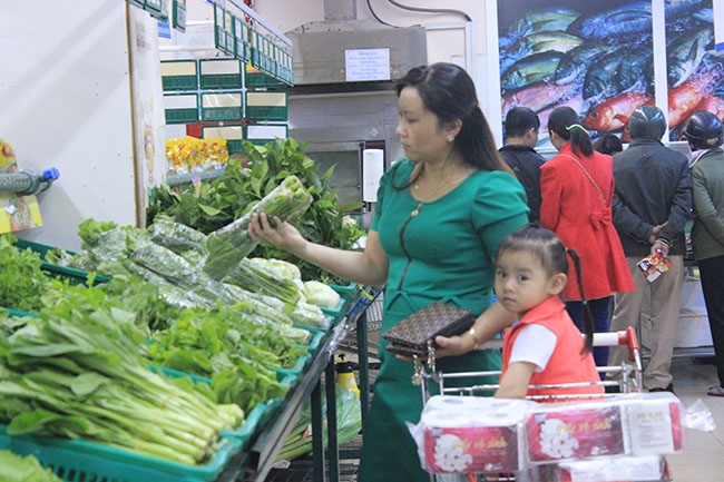 Rau ăn lá của HTX Nông nghiệp dịch vụ Toàn Thịnh (thị trấn Ea Pốk) tiêu thụ tại siêu thị Co.opmart Buôn Ma Thuột.