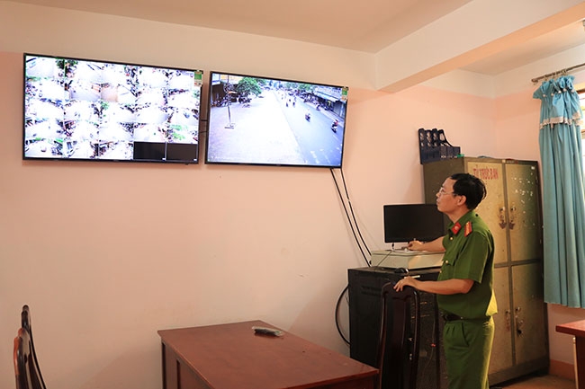 Trung tâm dữ liệu của hệ thống camera an ninh được lắp đặt tại trụ sở Công an phường Thống Nhất. 