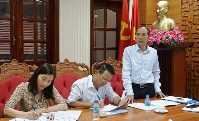 Chủ tịch UBND tỉnh Phạm Ngọc Nghị tham gia kiến nghị trước kỳ họp.