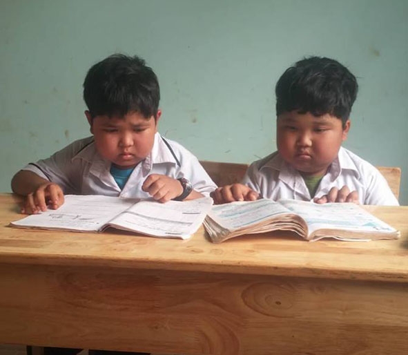 Hai anh em  Y Wit và Y Lục dù bệnh nặng  nhưng vẫn chăm chỉ  học tập.     