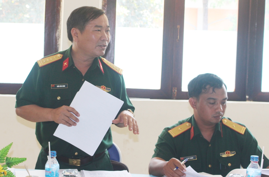 Đại diện Bộ Chỉ huy Quân sự tỉnh phát biểu tại cuộc họp