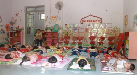 Giờ ngủ trưa của các bé trường Mầm no Ea Bung, xã Ea Bung, huyện Ea Súp. 