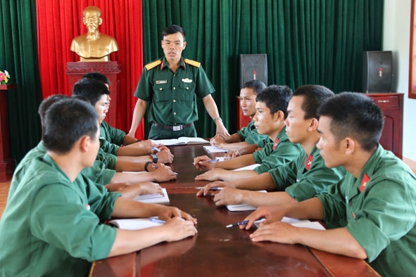 Một buổi sinh hoạt của Tổ tư vấn thuộc Đại đội Bộ binh 6.  