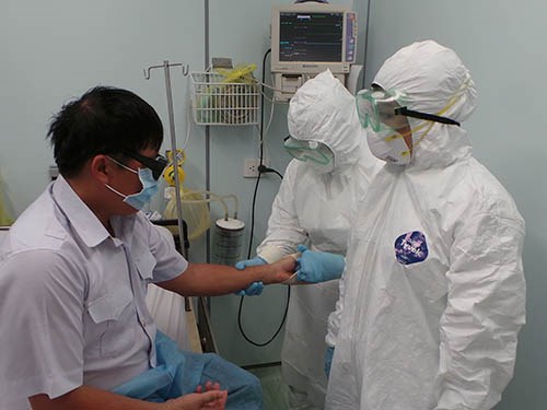 Ngành Y tế diễn tập phòng chống dịch bệnh Ebola. Ảnh tư liệu