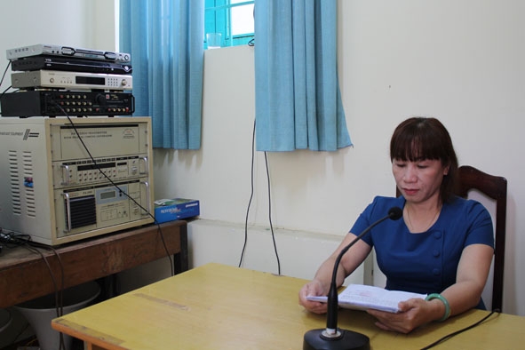 Chị Đoàn Thị Trang Đài  có gần 20 năm  gắn bó với đài truyền thanh  phường Ea Tam,  TP. Buôn  Ma Thuột . 