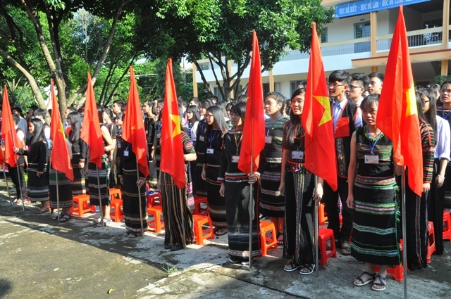 Học sinh Trường THPT Dân tộc Nội trú Nơ Trang Lơng  (tỉnh Đắk  Lắk) tham dự Lễ khai giảng (Ảnh minh họa)