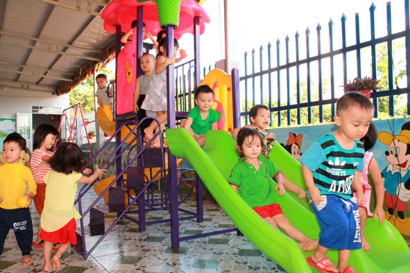Khu vui chơi cho các cháu thiếu nhi tại một Trường Mầm non tư thục trên địa bàn xã Cư Né, Krông Búk. 