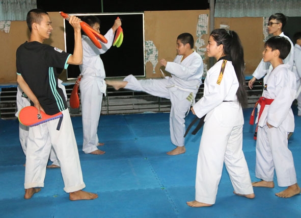 Một buổi tập của CLB Taekwondo tại Nhà Văn hóa Thanh  thiếu nhi tỉnh. 