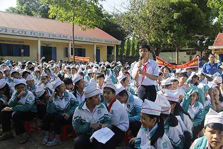 Học sinh Trường THCS Nguyễn Tất Thành tham gia sinh hoạt ngoại khóa