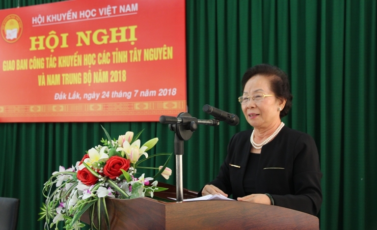 Chủ tịch Trung ương Hội Khuyến học Việt Nam Nguyễn Thị Doan phát biểu tại hội nghị. 