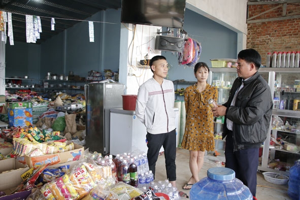 Hoạt động kinh doanh hàng hóa được huyện Krông Búk cấp phép hoạt động ở xã vùng sâu Ea Sin.