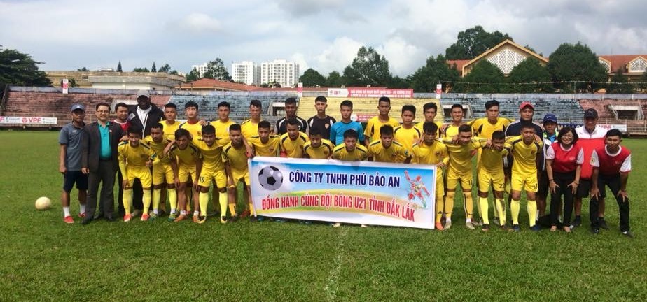 Đội hình cầu thủ U21 Đắk Lắk trước lúc xuất quân tham dự giải.