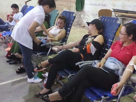 Hoạt động hiến máu tình nguyện luôn thu hút đông đảo cán bộ, người lao động ở phường An Bình tham gia.