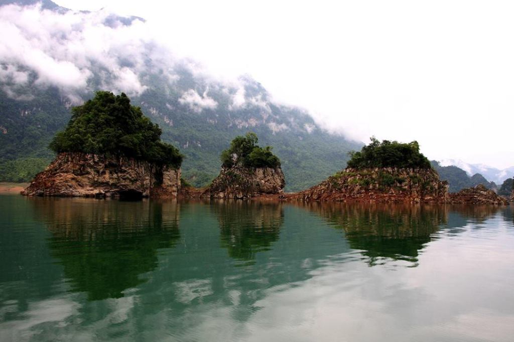 Hồ Na Hang đẹp tựa một bức tranh thủy mặc.