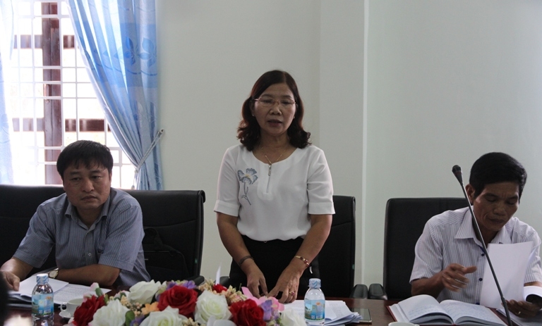 Phó Chủ tịch UBND huyện MĐrắk Chu Thị Thành đóng góp ý kiến tại buổi làm việc. 