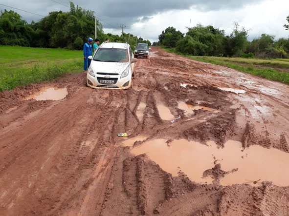 Tuyến đường qua thôn 5A, xã Cư Kbang bị hư hỏng nặng.