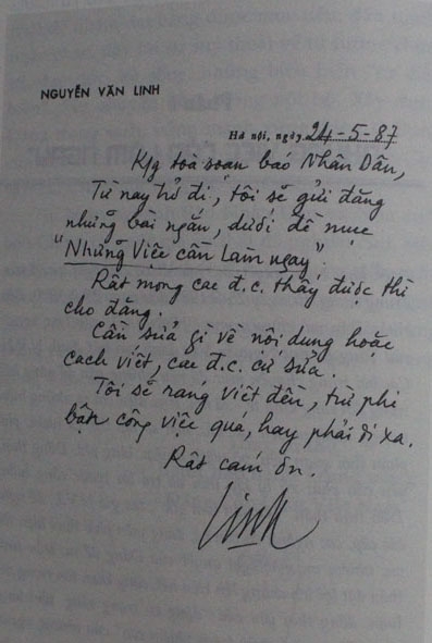 Lá thư của cố Tổng Bí thư Nguyễn Văn Linh gửi Báo Nhân Dân được đăng trong tập sách.
