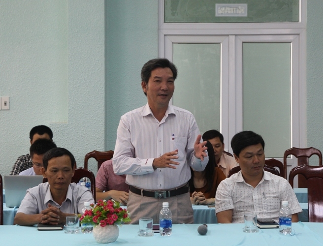 Phó Giám đốc Đài Phát thanh- Truyền hình tỉnh Trần Đại đóng góp ý kiến tại buổi gặp mặt.