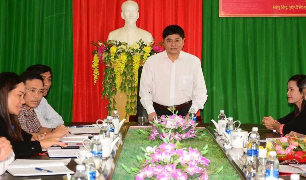 Phó Bí thư Thường Trực Tỉnh ủy Phạm Minh Tấn phát biểu giao nhiệm vụ tại lễ trao quyết định.