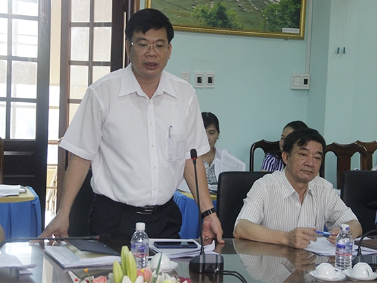 Chánh Văn phòng UBND tỉnh, Tổ trưởng Tổ công tác Bùi Hồng Quý phát biểu kết luận buổi làm việc