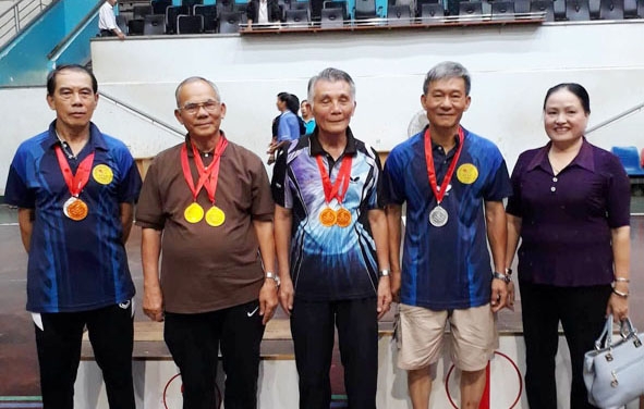 Các thành viên Câu lạc bộ Bóng bàn An Lạc tham gia Hội thao người cao tuổi tỉnh năm 2018. 