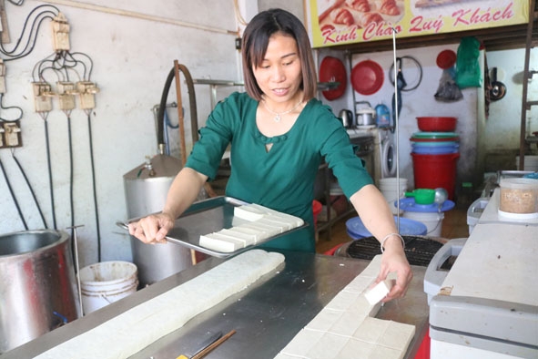 Cửa hàng đậu phụ sạch của chị Dương Thị Thủy (thôn 6, xã Pơng Đrang, huyện Krông Búk).  