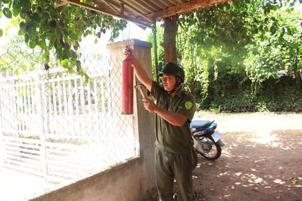 Mô hình “Tiếng kẻng an ninh tự quản” phát huy hiệu quả tại xã Tân Tiến  (huyện Krông Pắc). 