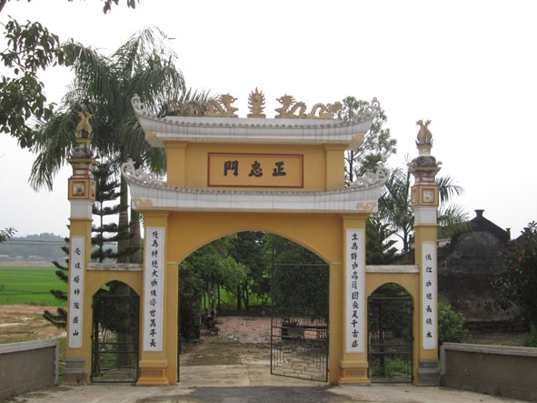 Cổng đền Nghè  Văn Lang.