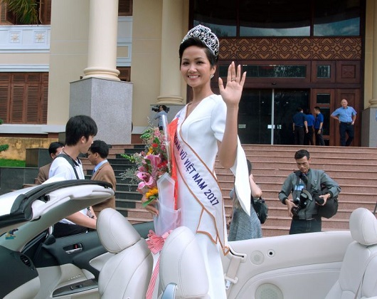 Hoa hậu Hhen.jpg