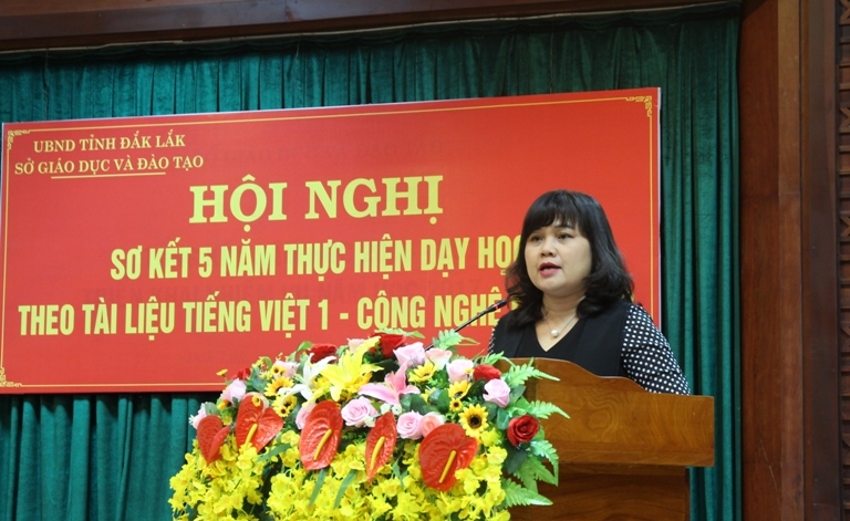 Phó Chủ tịch UBND tỉnh H’Yim Kđoh phát biểu tại hội nghị. 