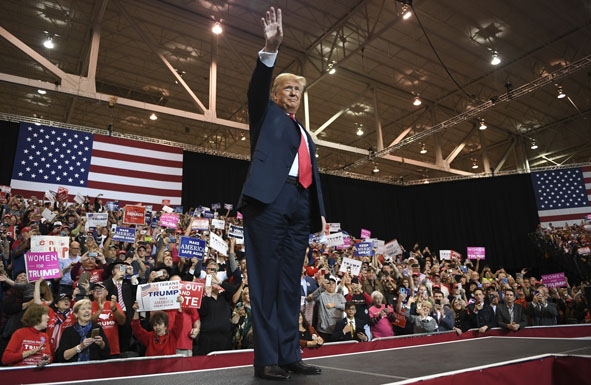 Tổng thống Mỹ Donald Trump trong cuộc vận động bầu cử Quốc hội giữa nhiệm kỳ ở Cleveland, bang Ohio ngày 5-11-2018.