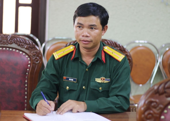 Thiếu tá -  quân nhân chuyên nghiệp Hồ Sỹ Khôi. 