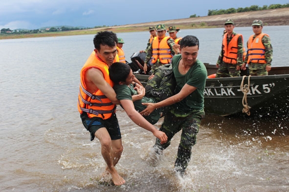 Ban Tác huấn tham mưu tổ chức tập huấn phòng chống thiên tai, tìm kiếm cứu nạn.