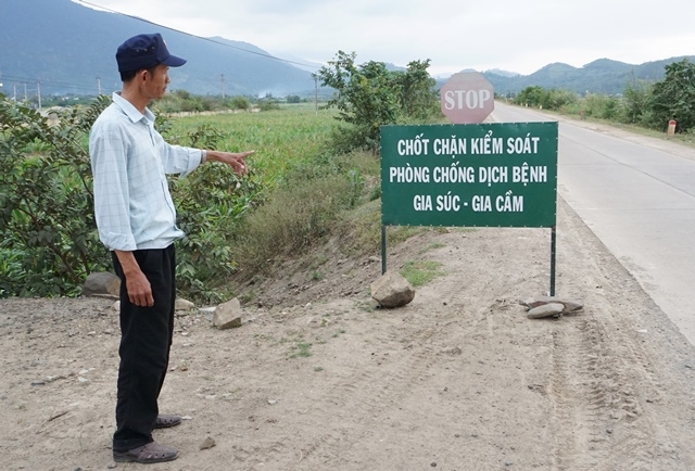  Tổ chốt chặn chống dịch bệnh cúm gia cầm (cúm A/H5N6) tại thôn 4, xã Hòa Phong.