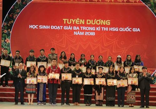 Ủy ban Dân tộc, Bộ GD-ĐT, Trung ương Đoàn Thanh niên cộng sản Hồ Chí Minh phối hợp tổ chức Lễ tuyên dương học sinh, sinh viên dân tộc thiểu số (DTTS) xuất sắc tiêu biểu năm 2018