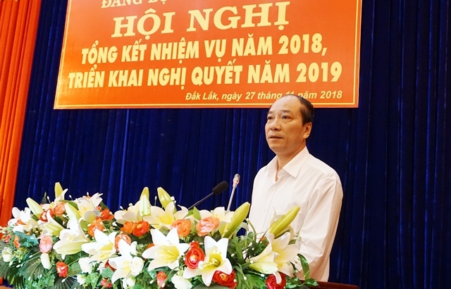 Chủ tịch UBND tỉnh Phạm Ngọc Nghị thông qua nghị quyết về nhiệm vụ năm 2019.