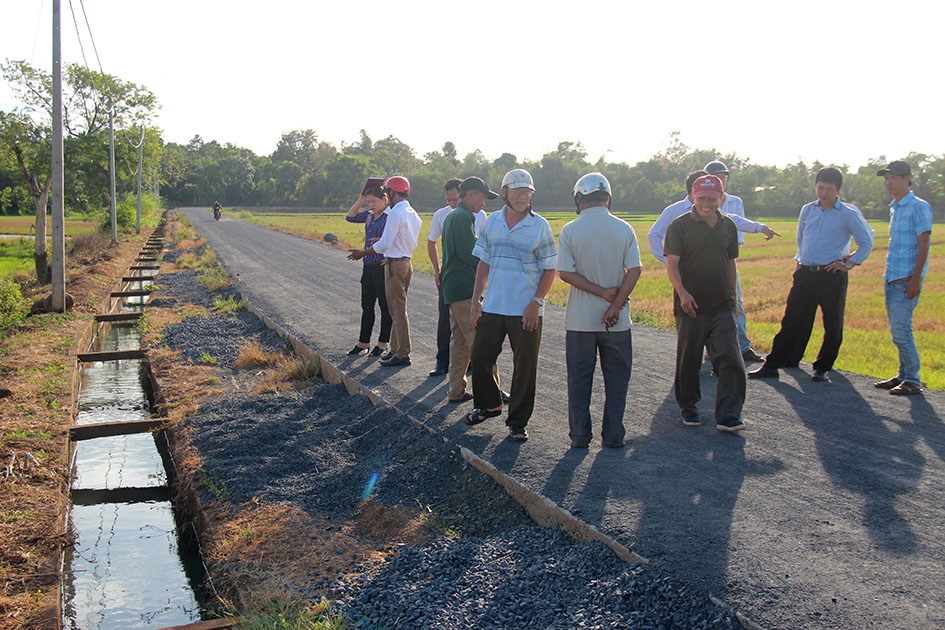 Tuyến đường dài 4 km qua buôn Chư Dluê, thôn 4 và thôn 5 đang được gấp rút hoàn thành.